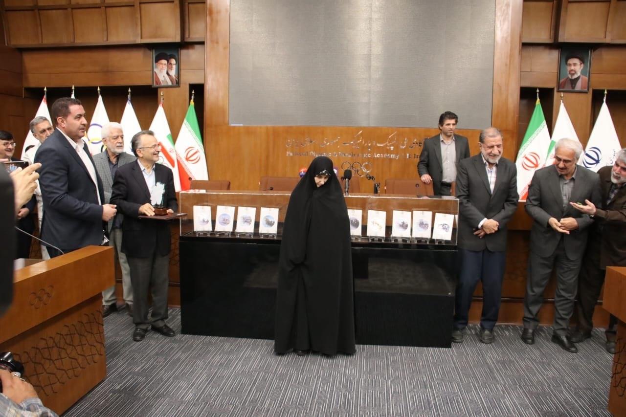 مراسم رونمایی 2